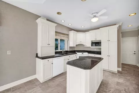 Kitchen - 2109 Hackberry Rd, Bloomington, IL 61704 photo 6 of 7
