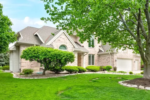 Exterior - 2109 Hackberry Rd, Bloomington, IL 61704 photo 8 of 9