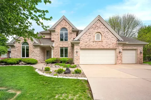 2109 Hackberry Rd, Bloomington, IL 61704