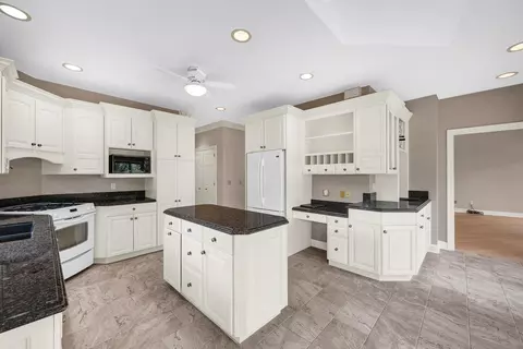 Kitchen - 2109 Hackberry Rd, Bloomington, IL 61704 photo 2 of 7