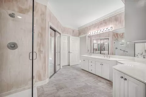 Bath - 2109 Hackberry Rd, Bloomington, IL 61704 photo 6 of 9