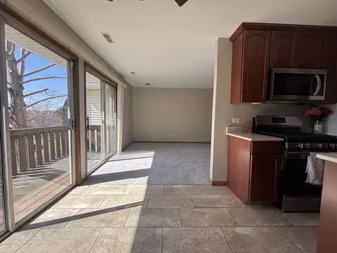 Living - 615 Mallard Ct #C2, Bartlett, IL 60103 photo 2 of 8