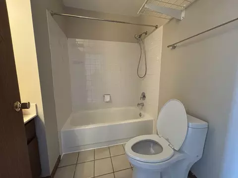 Bath - 615 Mallard Ct #C2, Bartlett, IL 60103 photo 1 of 4