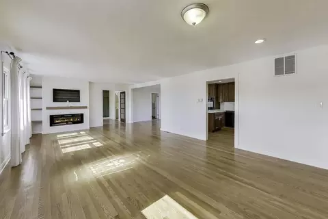 Living - 122 59th St, Willowbrook, IL 60527 photo 1 of 6