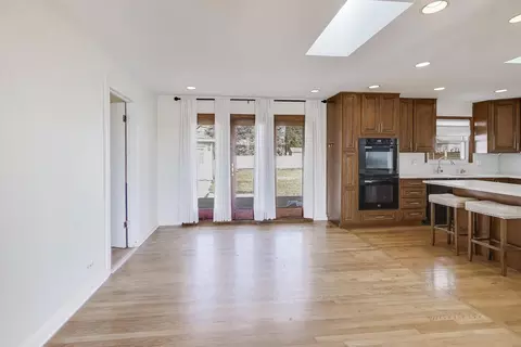 Living - 122 59th St, Willowbrook, IL 60527 photo 5 of 6