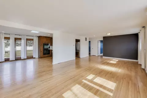 Living - 122 59th St, Willowbrook, IL 60527 photo 4 of 6
