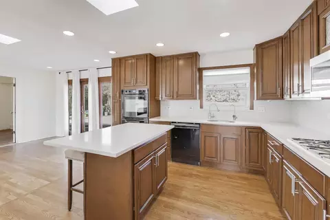 Kitchen - 122 59th St, Willowbrook, IL 60527 photo 2 of 3