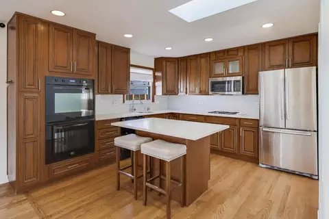 Kitchen - 122 59th St, Willowbrook, IL 60527 photo 1 of 3