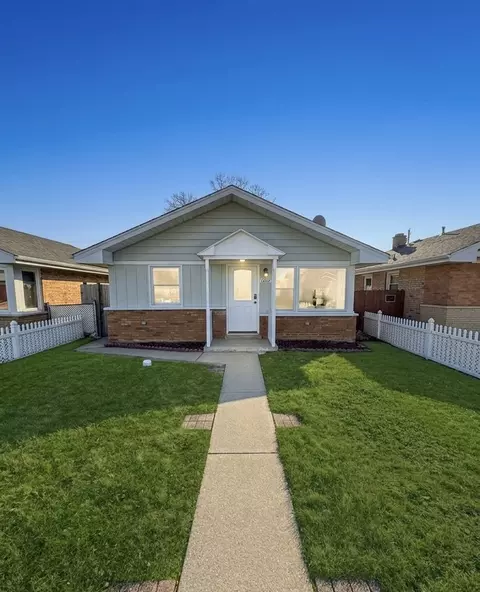 7609 Lockwood Ave, Burbank, IL 60459