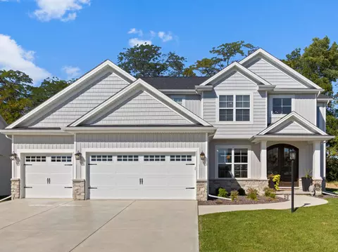 1207 Briarwood Ln, Mahomet, IL 61853