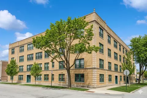 4900 Davis St #3E, Skokie, IL 60077