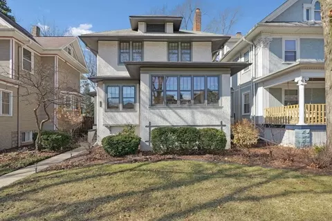 711 Clinton Ave, Oak Park, IL 60304