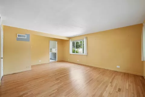 Living - 746 Dodge Ave, Evanston, IL 60202 photo 2 of 3
