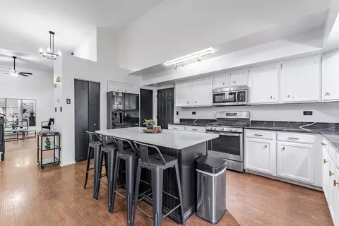 Kitchen - 2008 Gray Hawk Ct, Plainfield, IL 60586 photo 3 of 4