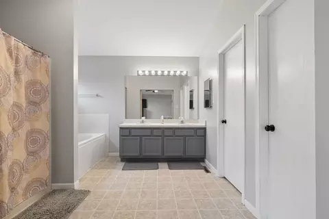 Entry Way - 2401 Red Oak Ct, Plainfield, IL 60586 photo 2 of 2