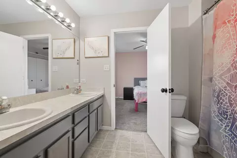 Bath - 2401 Red Oak Ct, Plainfield, IL 60586 photo 2 of 2