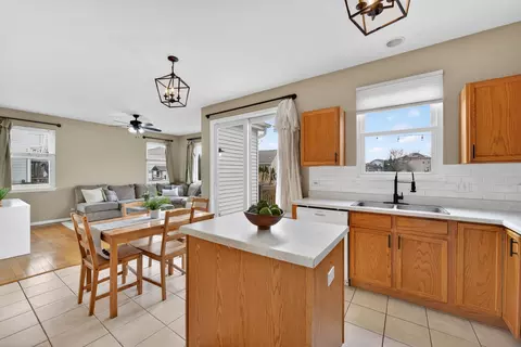 Kitchen - 1859 Sedgegrass Trl, Aurora, IL 60504 photo 6 of 7