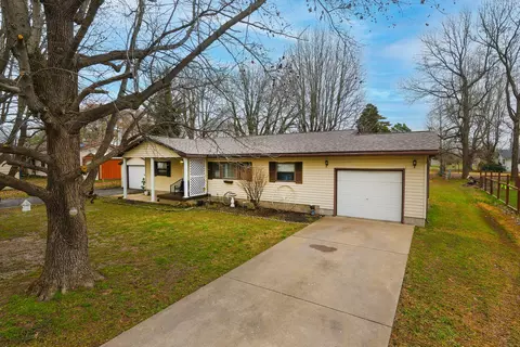 407 N Sims St, Royalton, IL 62983