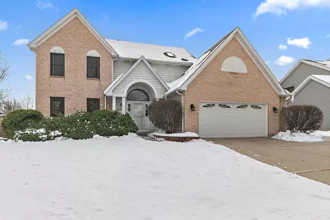 2051 Carlisle St, Algonquin, IL 60102