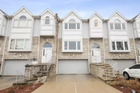 6935 Kingston Ct, Tinley Park, IL 60477