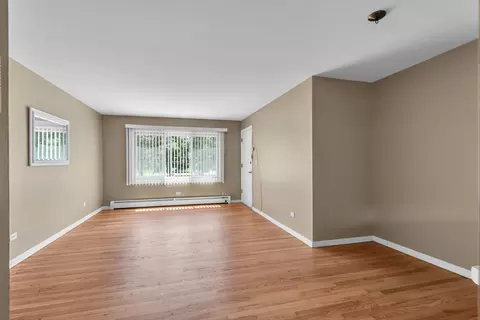 Living - 7952 Madison St #2E, River Forest, IL 60305 photo 2 of 5