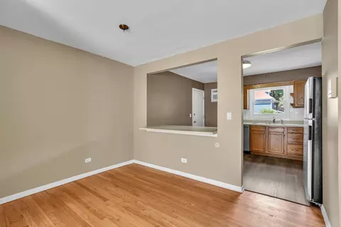Living - 7952 Madison St #2E, River Forest, IL 60305 photo 4 of 5