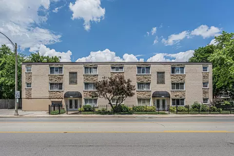 7952 Madison St #2E, River Forest, IL 60305