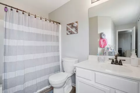 Bath - 1919 Spring Ridge Dr, Plainfield, IL 60586 photo 1 of 2