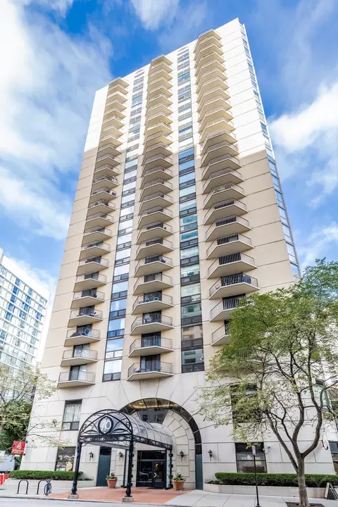 70 W Huron St #601, Chicago, IL 60654