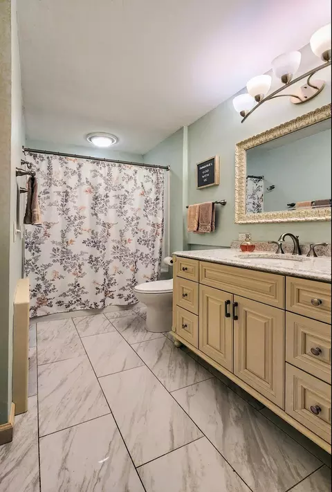 Bath - 20798 White Oaks Rd, Morrison, IL 61270 photo 1 of 3