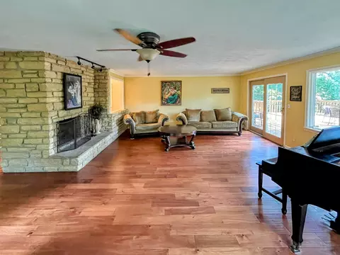 Living - 20798 White Oaks Rd, Morrison, IL 61270 photo 1 of 8