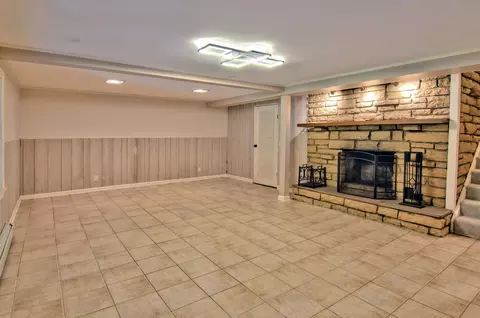 Living - 20798 White Oaks Rd, Morrison, IL 61270 photo 5 of 8