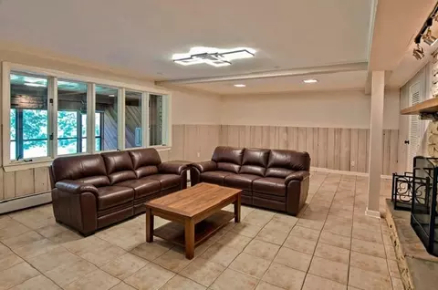 Living - 20798 White Oaks Rd, Morrison, IL 61270 photo 4 of 12