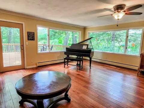 Living - 20798 White Oaks Rd, Morrison, IL 61270 photo 4 of 8