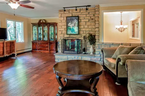 Living - 20798 White Oaks Rd, Morrison, IL 61270 photo 2 of 8