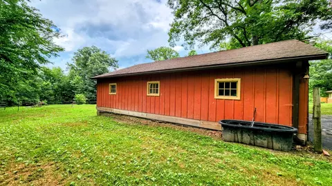 Exterior - 20798 White Oaks Rd, Morrison, IL 61270 photo 7 of 15