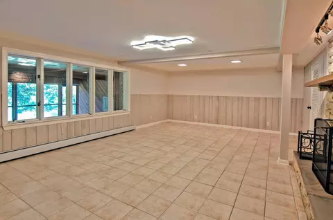 Living - 20798 White Oaks Rd, Morrison, IL 61270 photo 6 of 8
