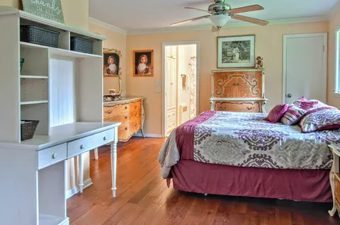 Bedroom - 20798 White Oaks Rd, Morrison, IL 61270 photo 2 of 4