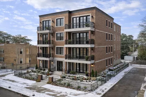 4300 W Gladys Ave, Chicago, IL 60624
