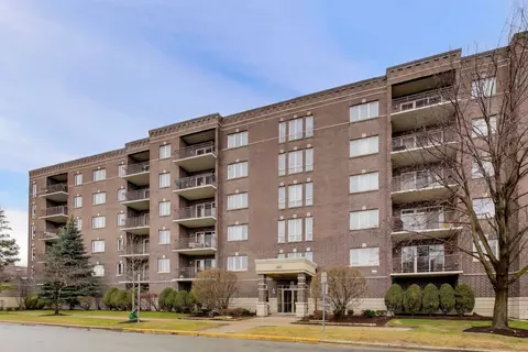 1327 Brown St #404, Des Plaines, IL 60016