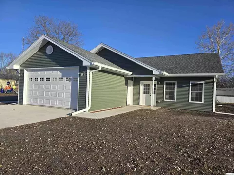 1301 Wabash Ave, Carthage, IL 62321
