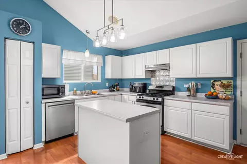 Kitchen - 2302 Red Hawk Dr, Plainfield, IL 60586 photo 1 of 2