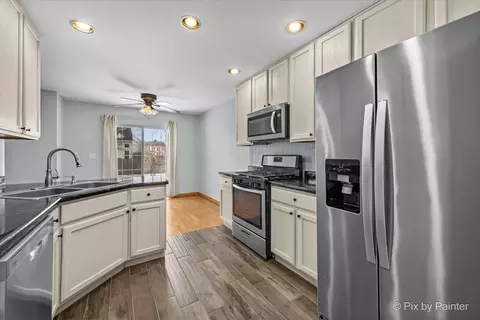 Kitchen - 2466 Amber Ln, Elgin, IL 60123 photo 2 of 3