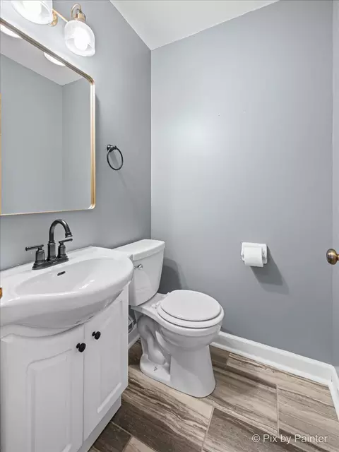 Bath - 2466 Amber Ln, Elgin, IL 60123 photo 1 of 4