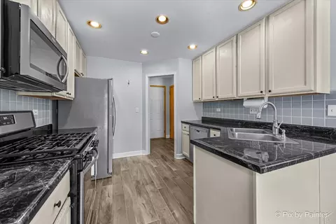 Kitchen - 2466 Amber Ln, Elgin, IL 60123 photo 1 of 3