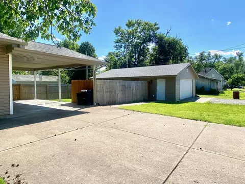 Exterior - 721 N 17th St, Herrin, IL 62948 photo 3 of 4