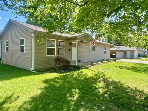 721 N 17th St, Herrin, IL 62948