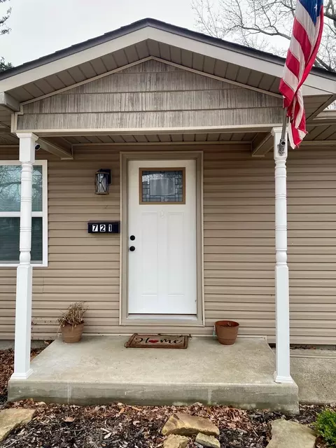 Exterior - 721 N 17th St, Herrin, IL 62948 photo 1 of 4