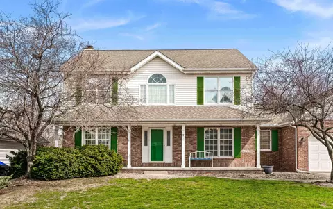 7 Red Stone Ct, Bloomington, IL 61704