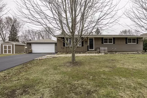 22171 W Pineview Dr, Antioch, IL 60002